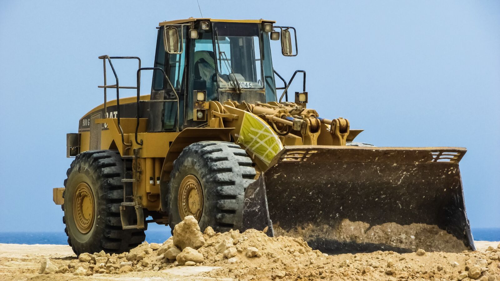 Canon PowerShot SX400 IS sample photo. Bulldozer, heavy machine, construction photography