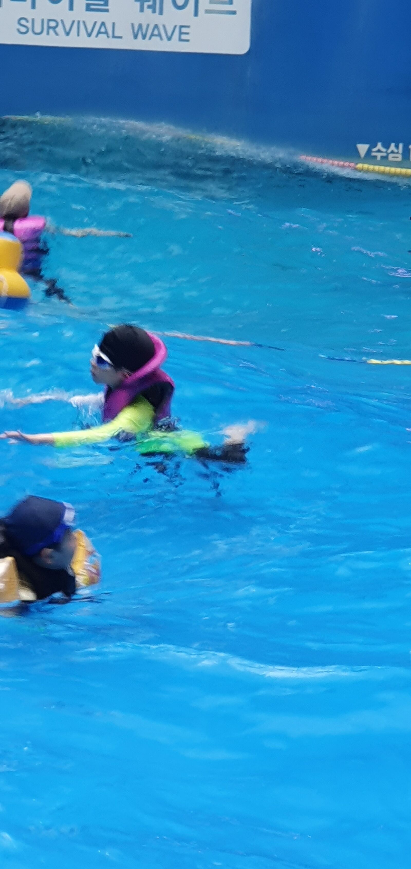 Samsung Galaxy S10 sample photo. Swimming pool, indoor swimming photography