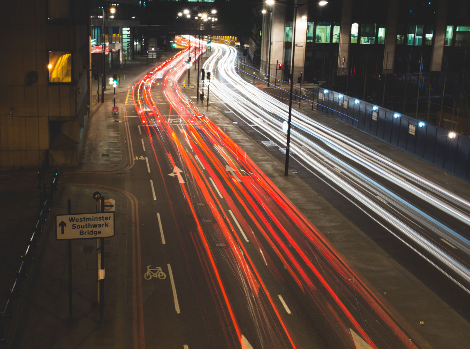 Canon EOS 6D + Sigma 35mm F1.4 DG HSM Art sample photo. Building, cars, jam, light photography