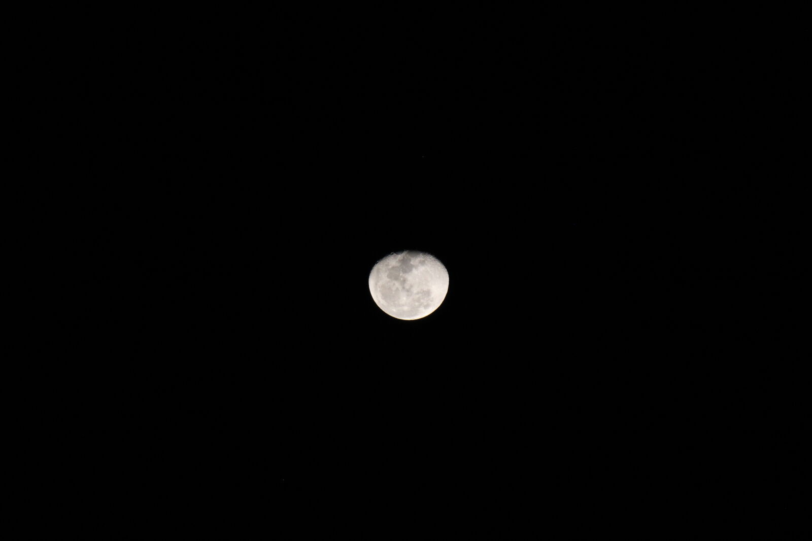 Canon EF-S 55-250mm F4-5.6 IS II sample photo. Moon photography