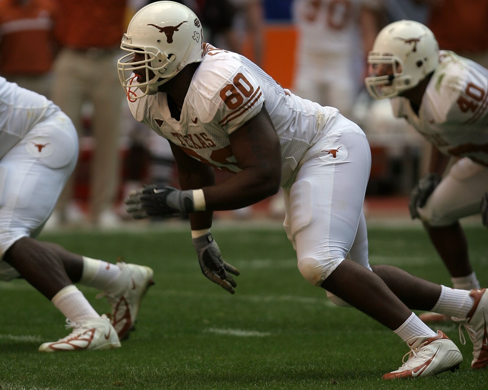 Canon EOS 20D sample photo. American football, defensive end photography