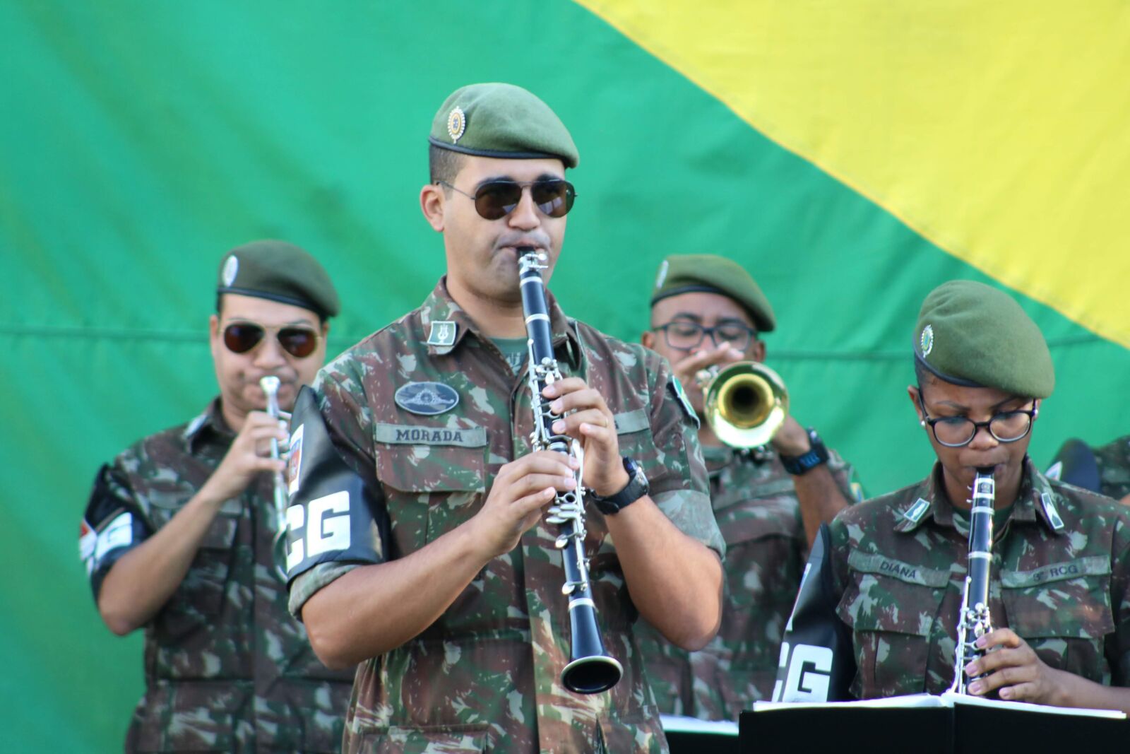 Canon EOS 750D (EOS Rebel T6i / EOS Kiss X8i) + Canon EF75-300mm f/4-5.6 sample photo. Band, fanfare, army photography