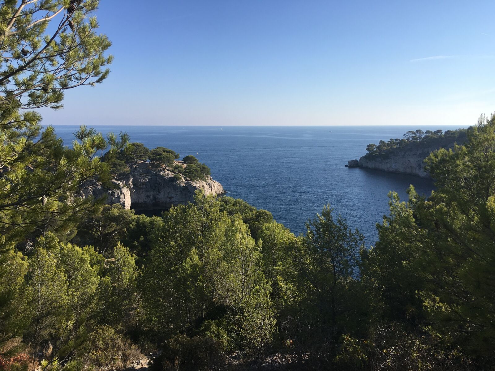 iPhone SE back camera 4.15mm f/2.2 sample photo. Rock, france, sea photography