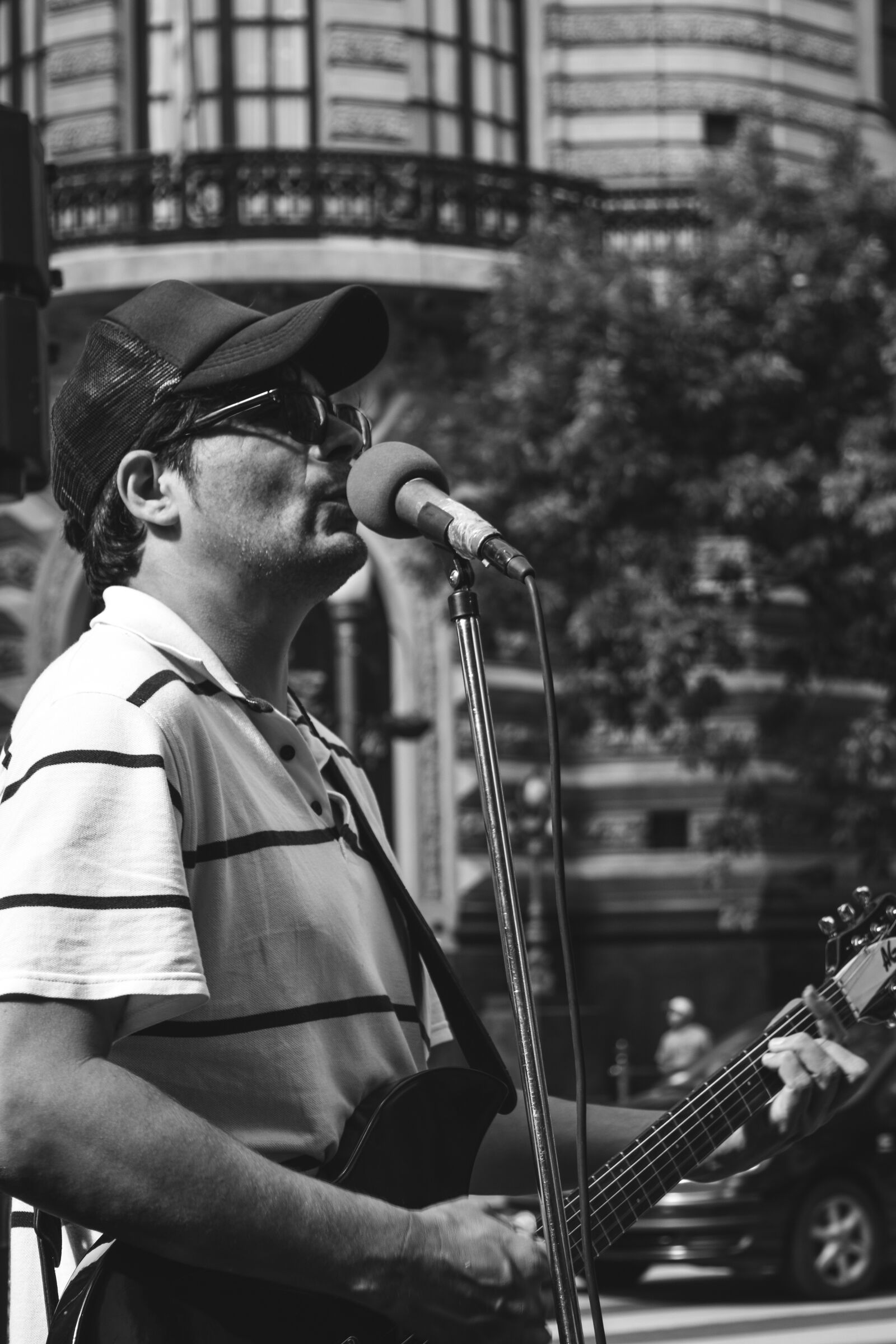 Nikon D3300 sample photo. Singer, guitarist, urban photography