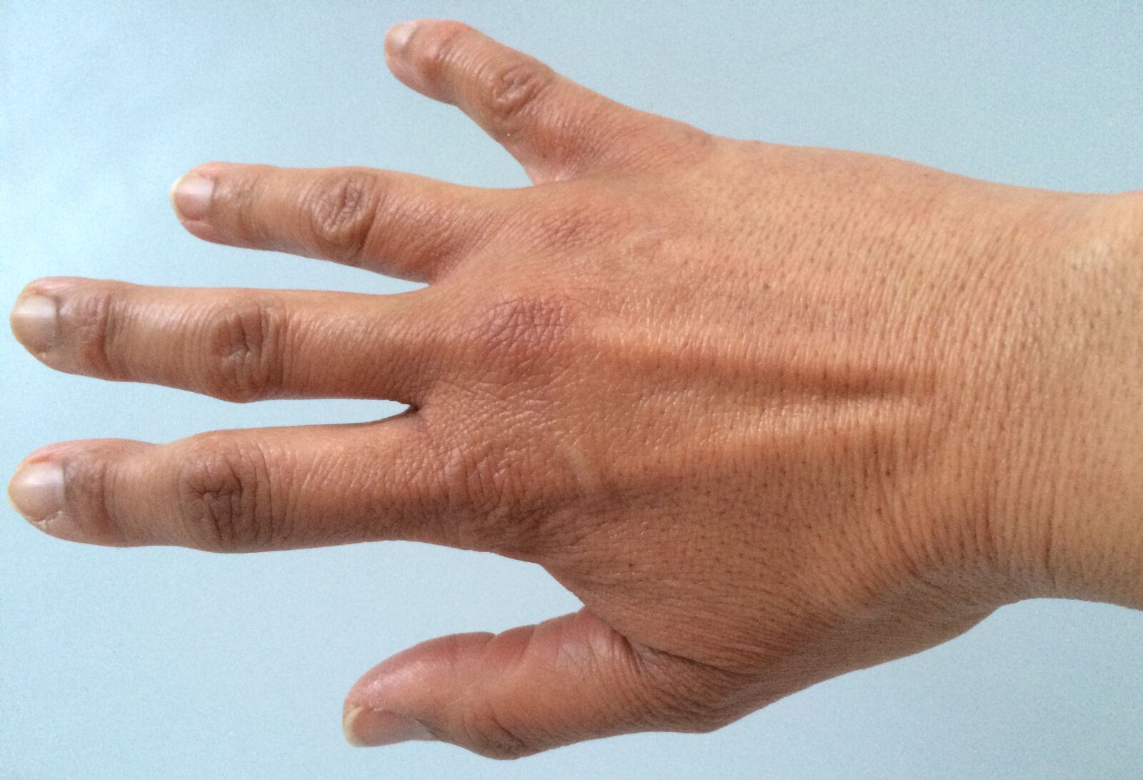 iPhone 5s back camera 4.15mm f/2.2 sample photo. Hand, right, fingers photography