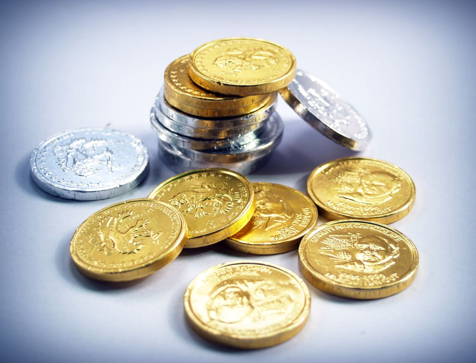 Olympus E-300 (EVOLT E-300) sample photo. Coin, gold, cash photography