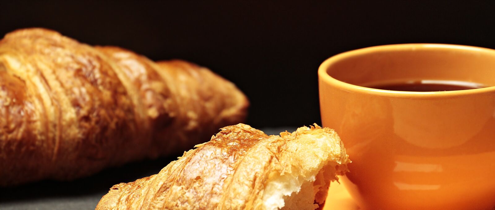 Canon EOS 100D (EOS Rebel SL1 / EOS Kiss X7) sample photo. Coffee, croissant, coffee cup photography