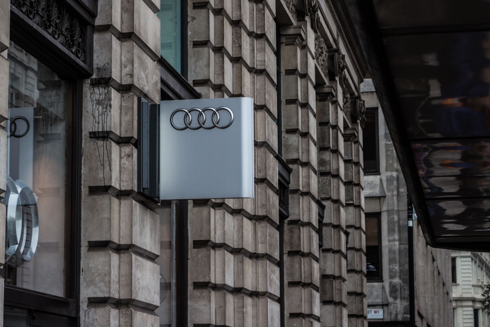 Canon EOS 700D (EOS Rebel T5i / EOS Kiss X7i) sample photo. Architecture, audi, building, business photography