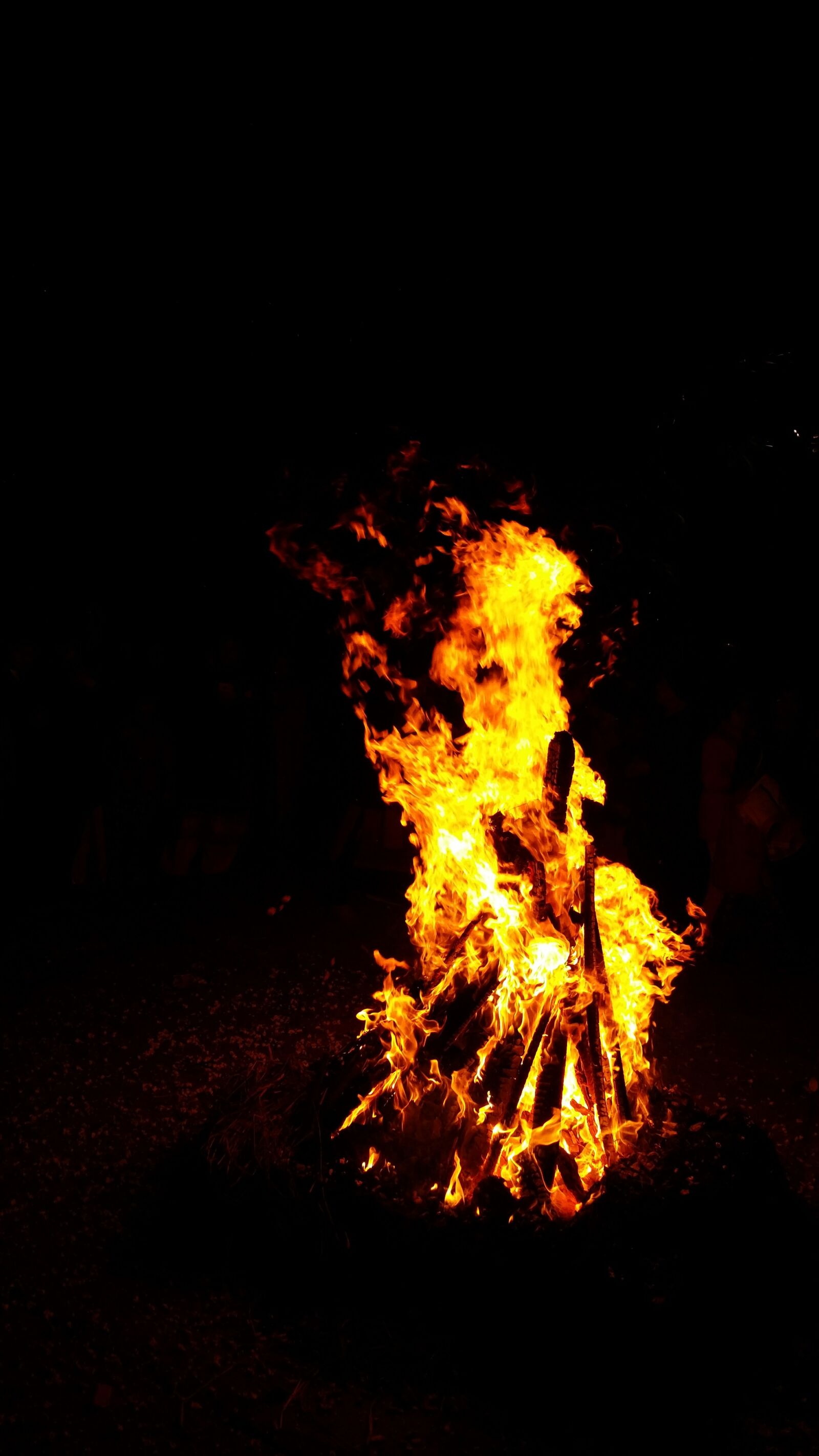 Samsung Galaxy Note4 sample photo. Bonfire, burn, dark, fire photography