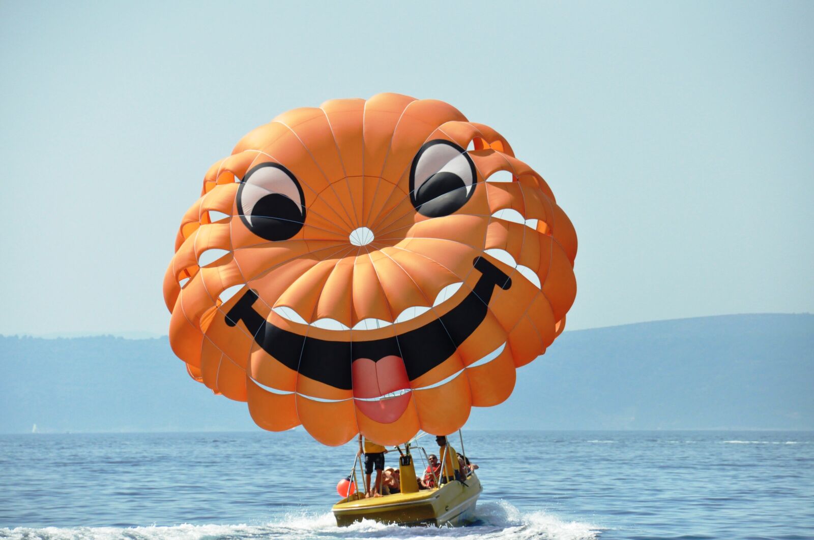 Nikon D90 sample photo. Parachute, smiley, sea photography