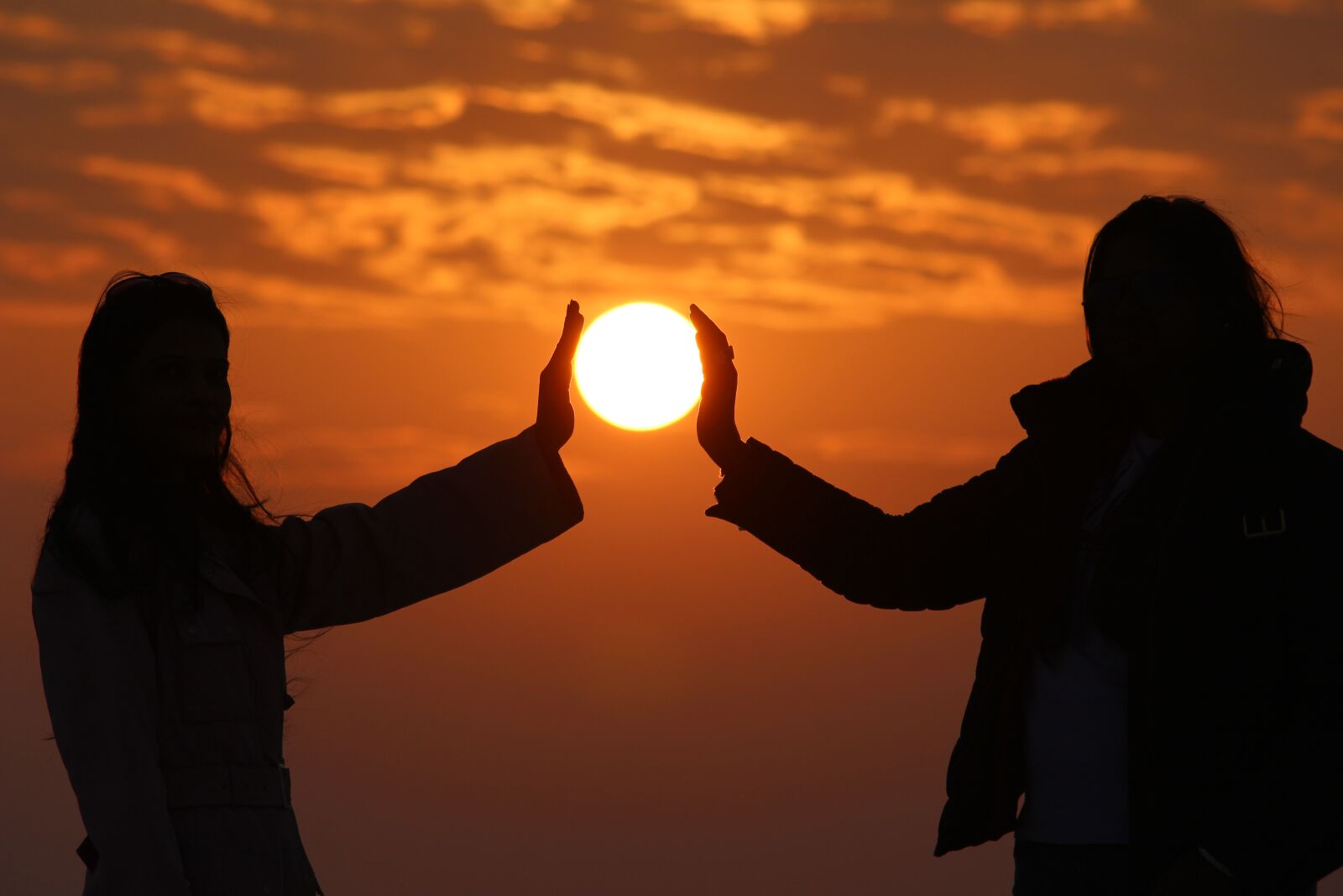 Canon EOS 700D (EOS Rebel T5i / EOS Kiss X7i) sample photo. Friends, sunset, besties photography
