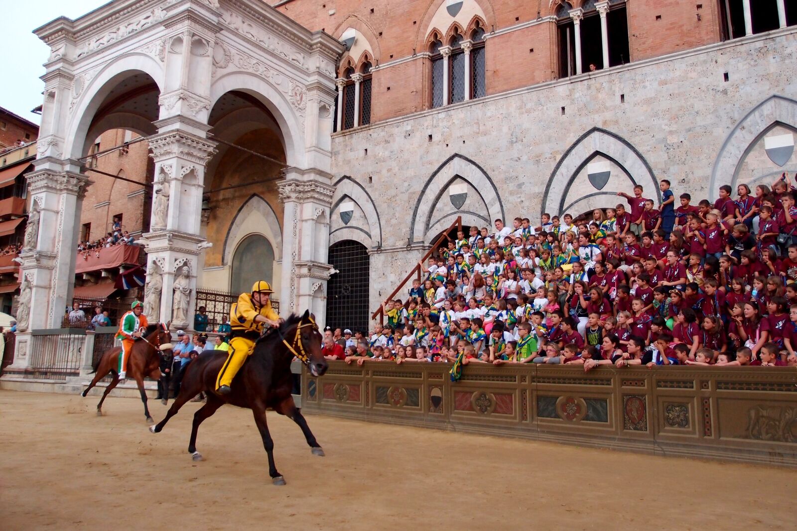 Olympus XZ-1 sample photo. Races, horse, sienna photography