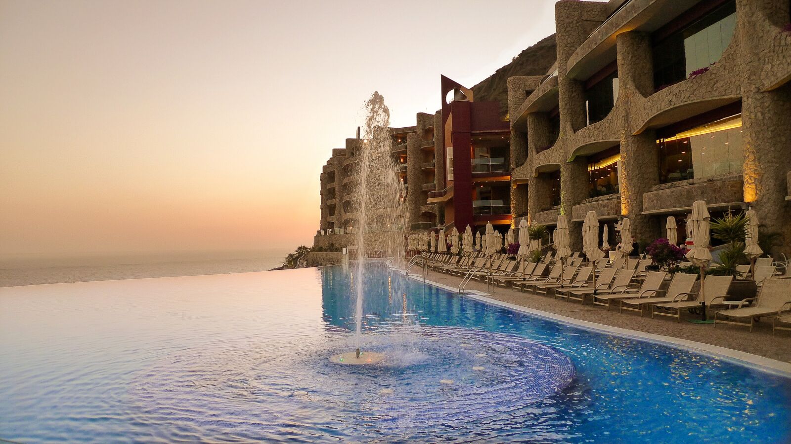 Panasonic Lumix DMC-LX3 sample photo. Infinity pool, pool, hotel photography