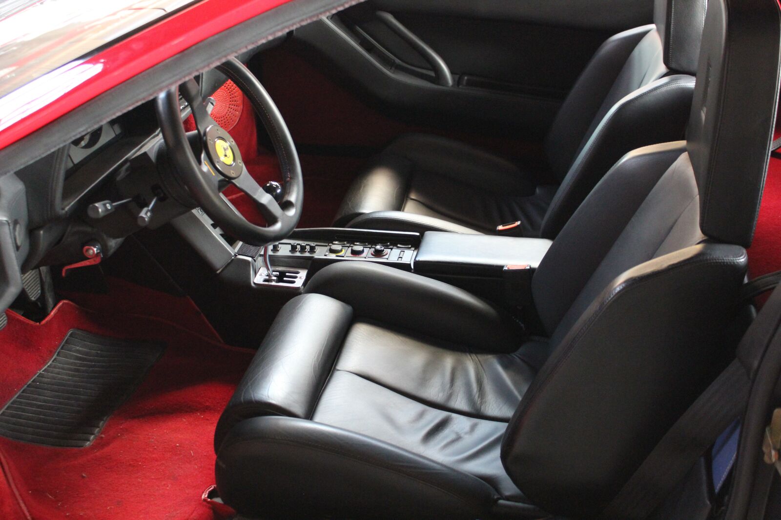 Canon EOS 550D (EOS Rebel T2i / EOS Kiss X4) sample photo. Car, engines, interior photography