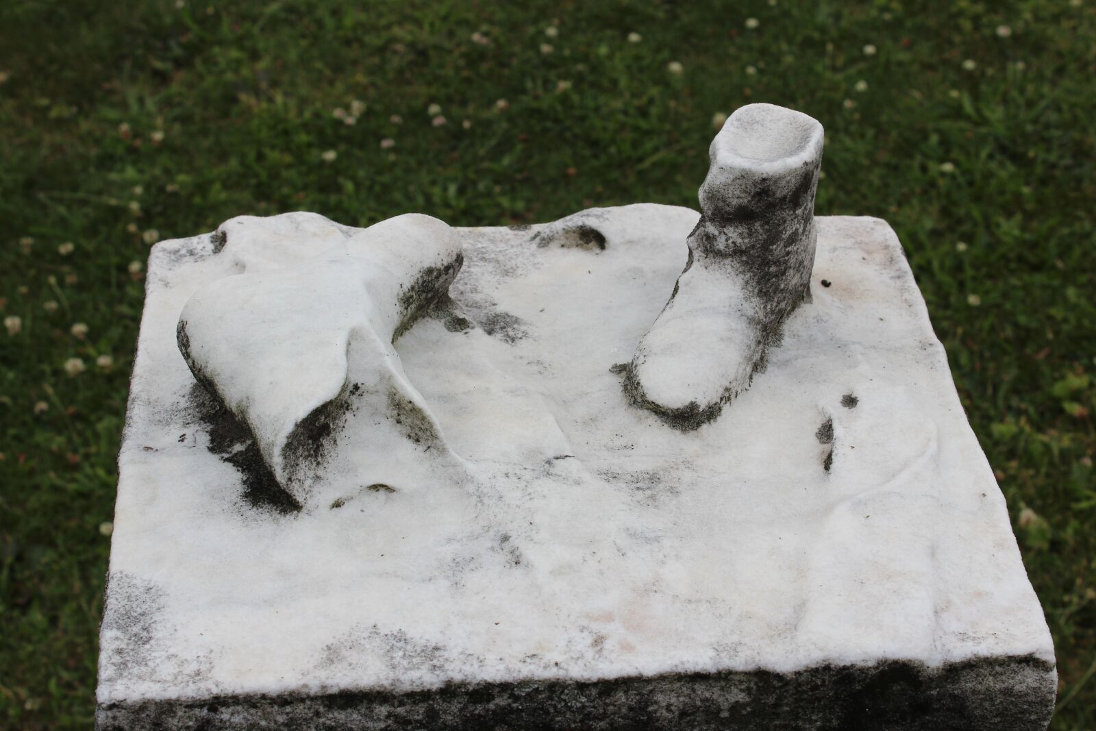 Canon EOS 600D (Rebel EOS T3i / EOS Kiss X5) sample photo. Cemetery, stone, grave photography