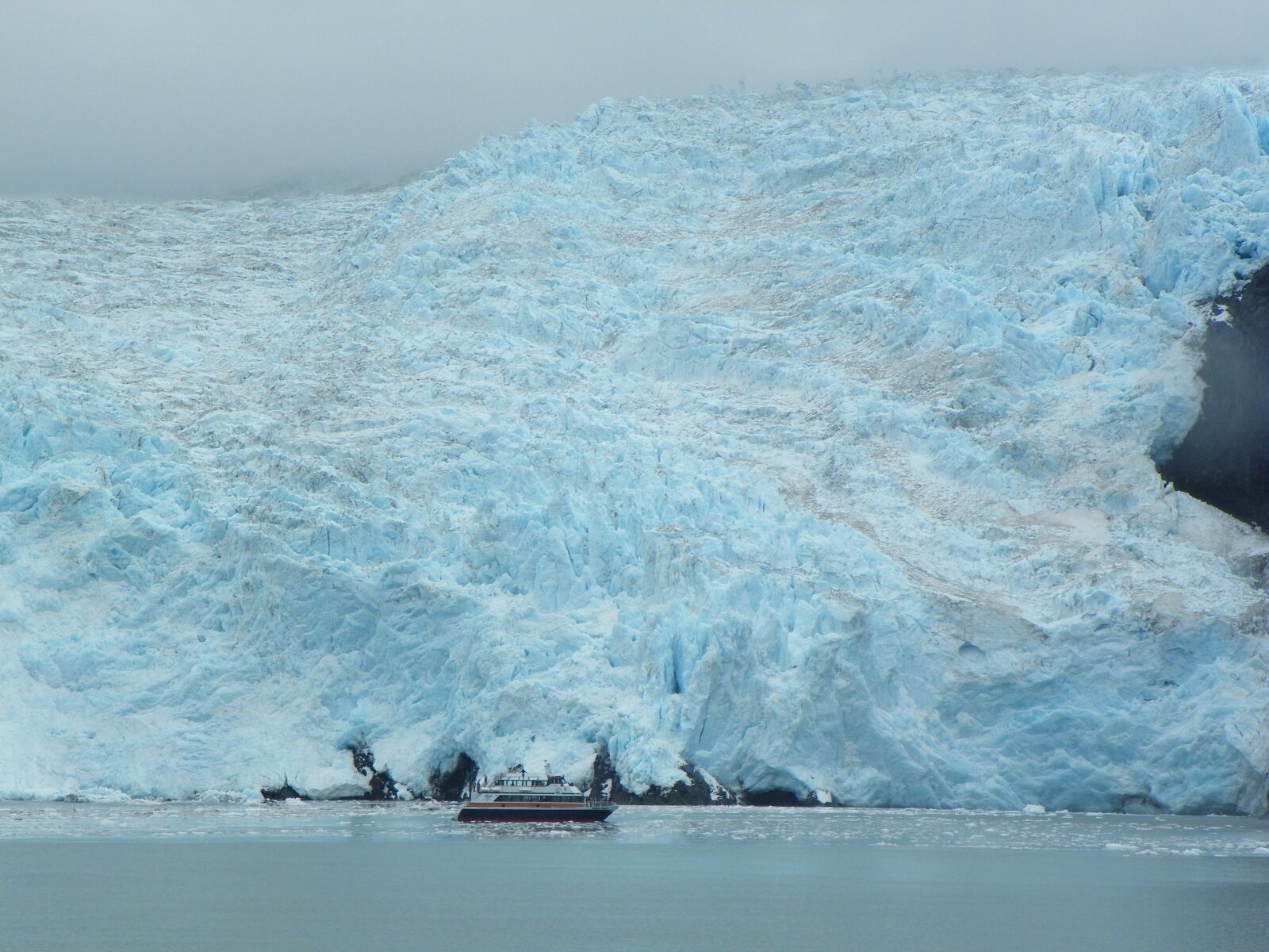 Kodak EasyShare Z981 sample photo. Boat, ice berg, frozen photography