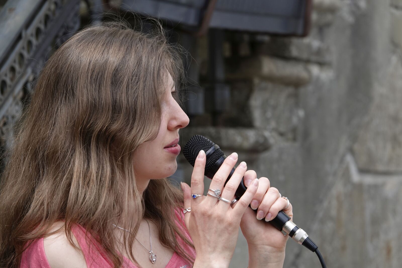 Sony Cyber-shot DSC-RX10 IV sample photo. Singer, singing, live music photography