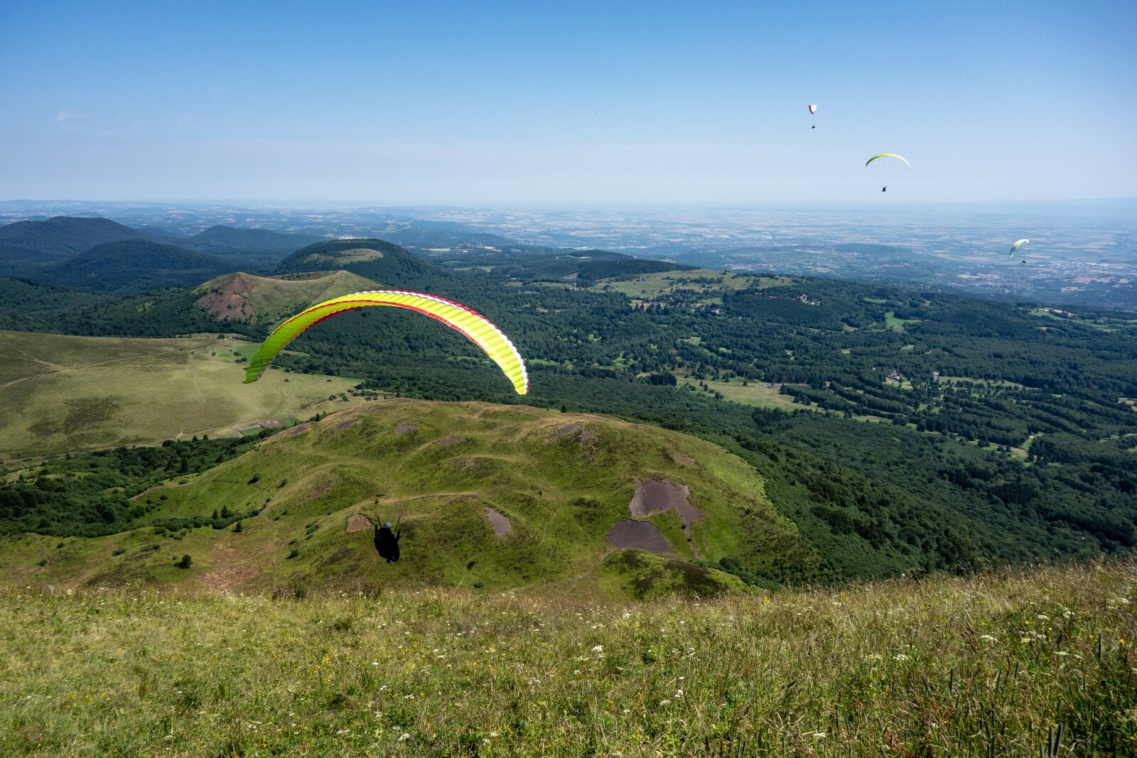 Sony Cyber-shot DSC-RX100 sample photo. Paragliding, puy-de-dome, hill photography