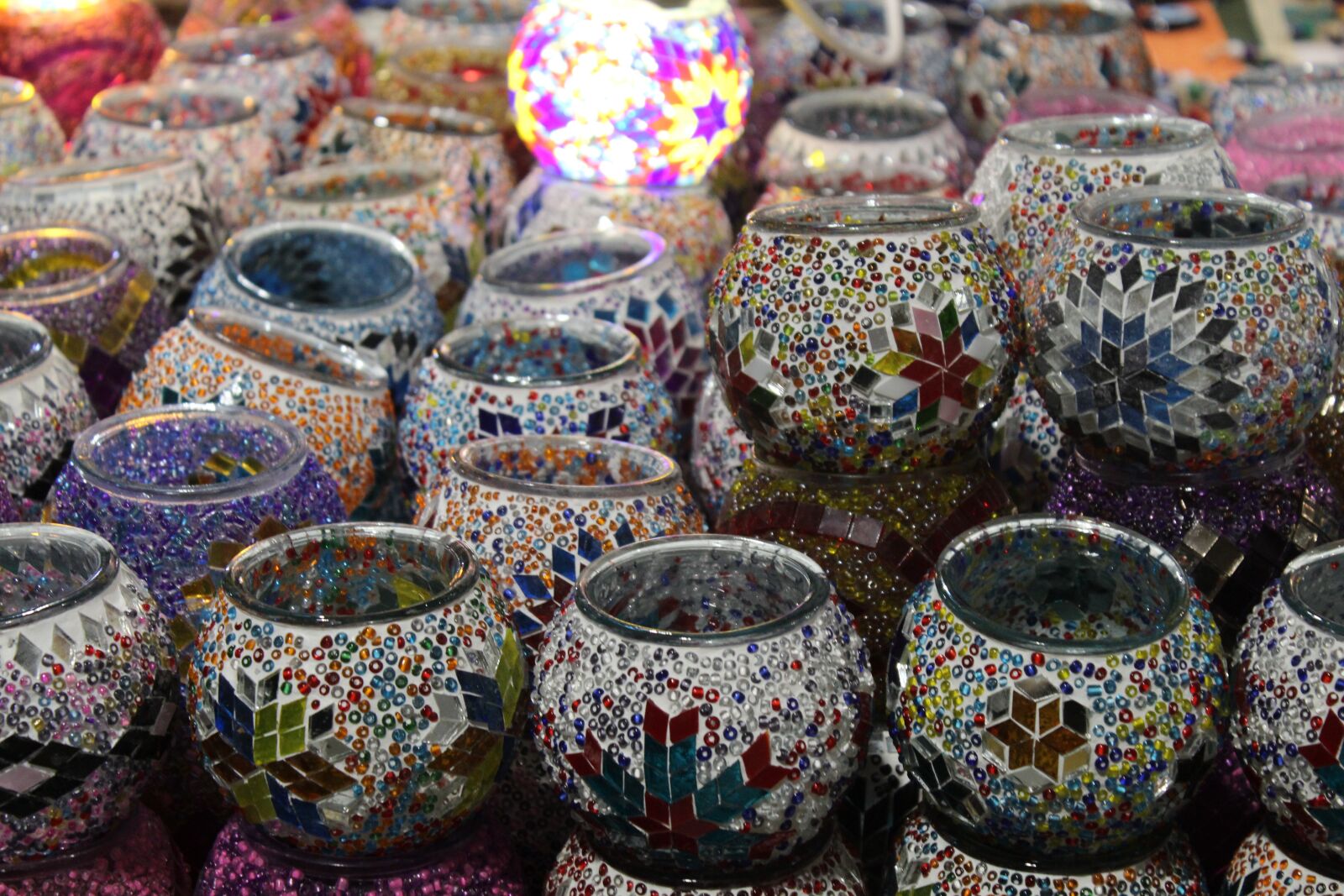 Canon EOS 4000D (EOS Rebel T100 / EOS 3000D) sample photo. Ethnicities, vases, decorations photography
