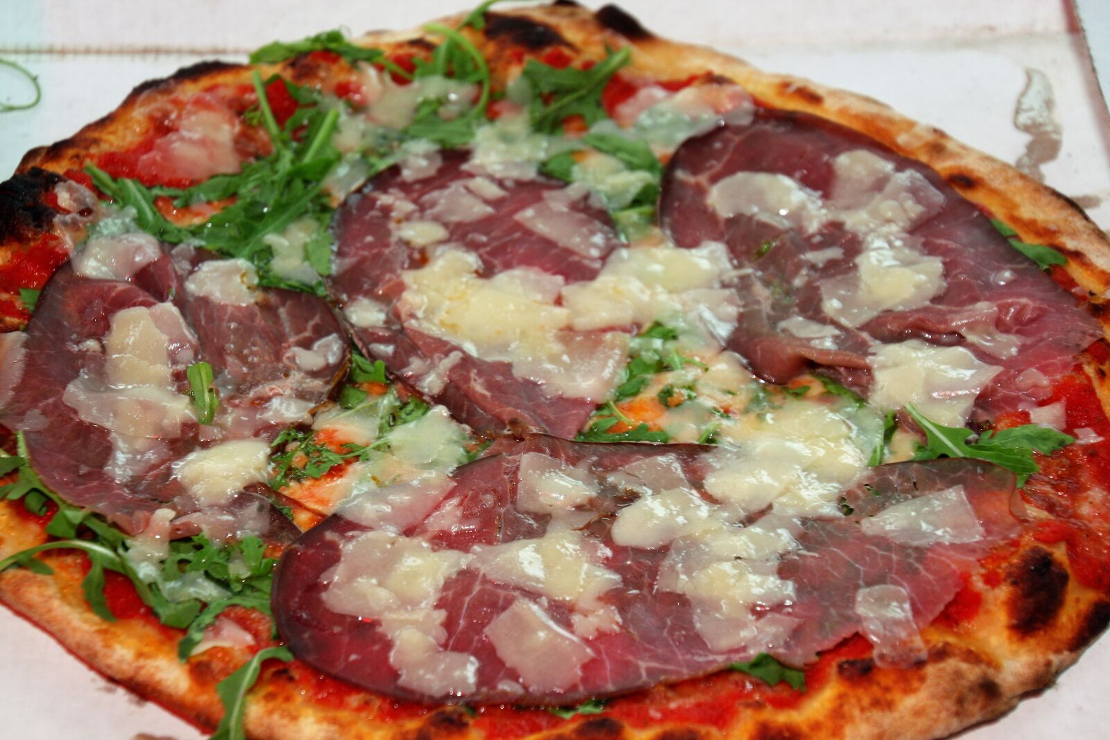 Canon EOS 40D sample photo. Pizza, tomatoes, cheese photography