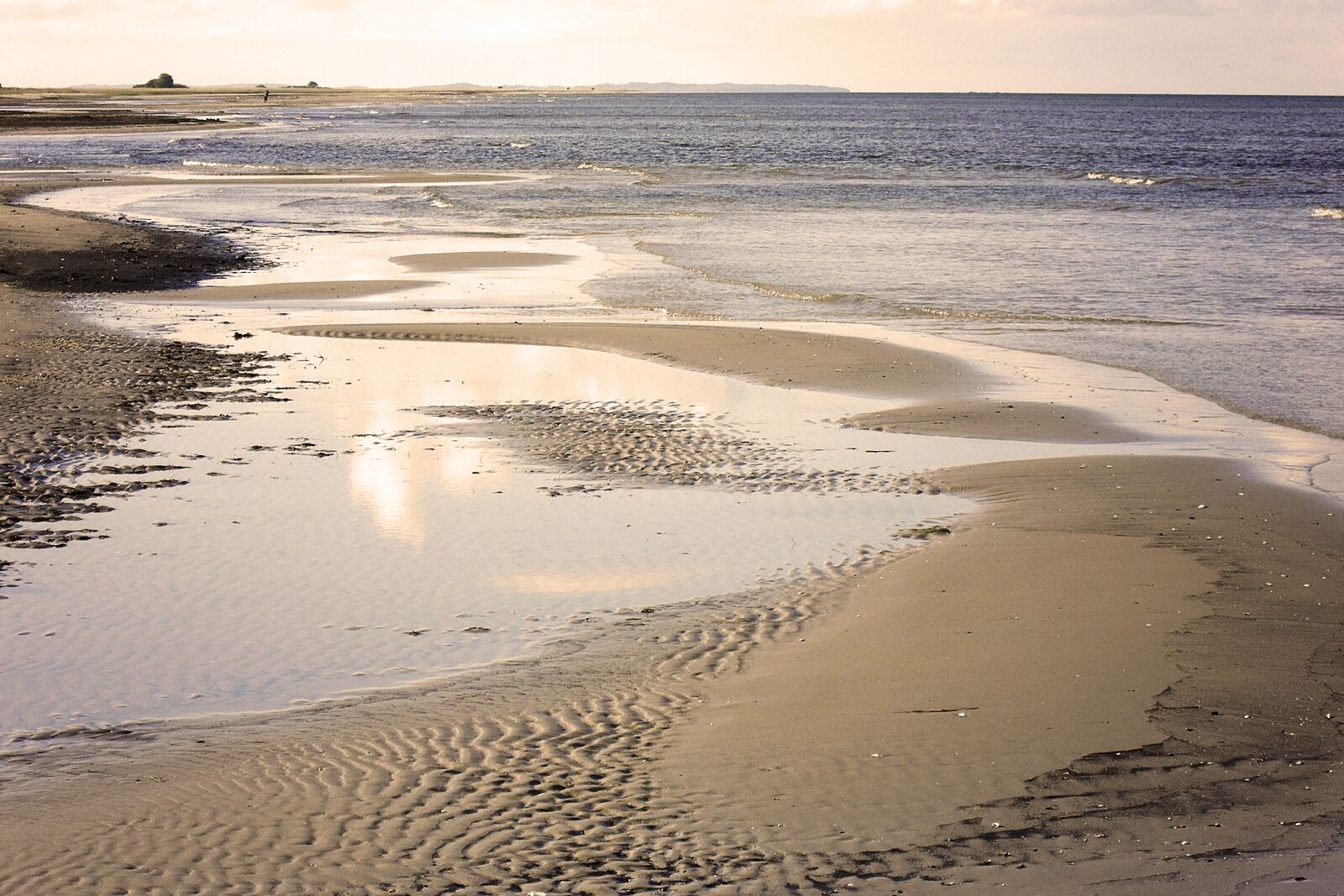 Samsung WB1000 / VLUU WB1000 /  TL320 sample photo. Baltic sea, beach, sand photography