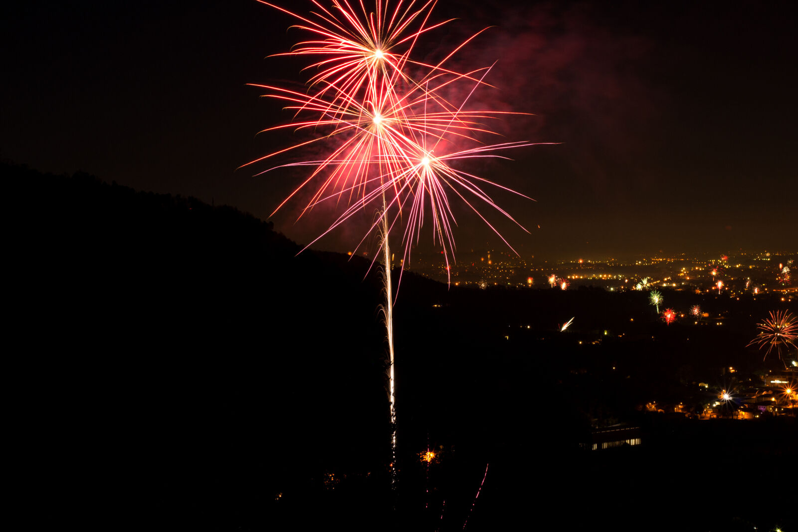 Nikon D3100 + Nikon AF-S Nikkor 50mm F1.8G sample photo. Fireworks, light, midnight, night photography