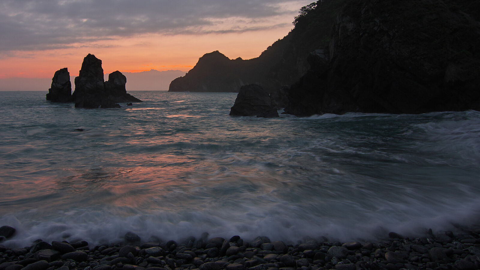 Canon EOS 40D sample photo. Sea, waves, during, golden photography