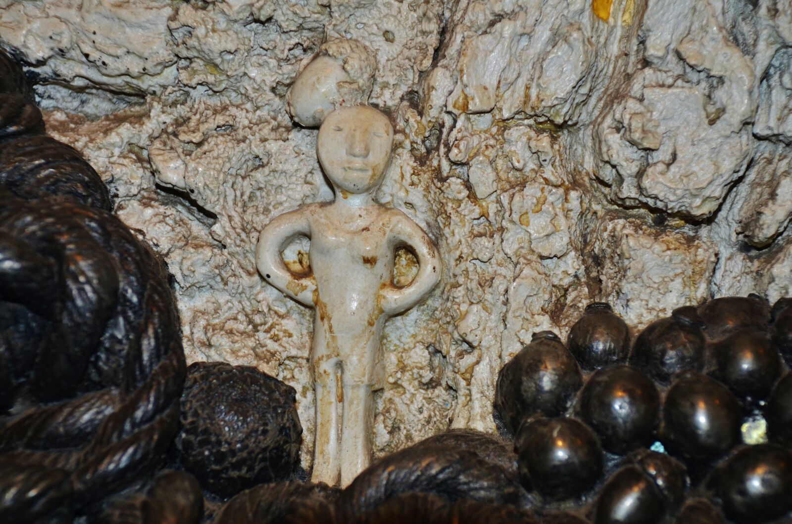 Nikon D7000 sample photo. Stone, carving, architecture photography