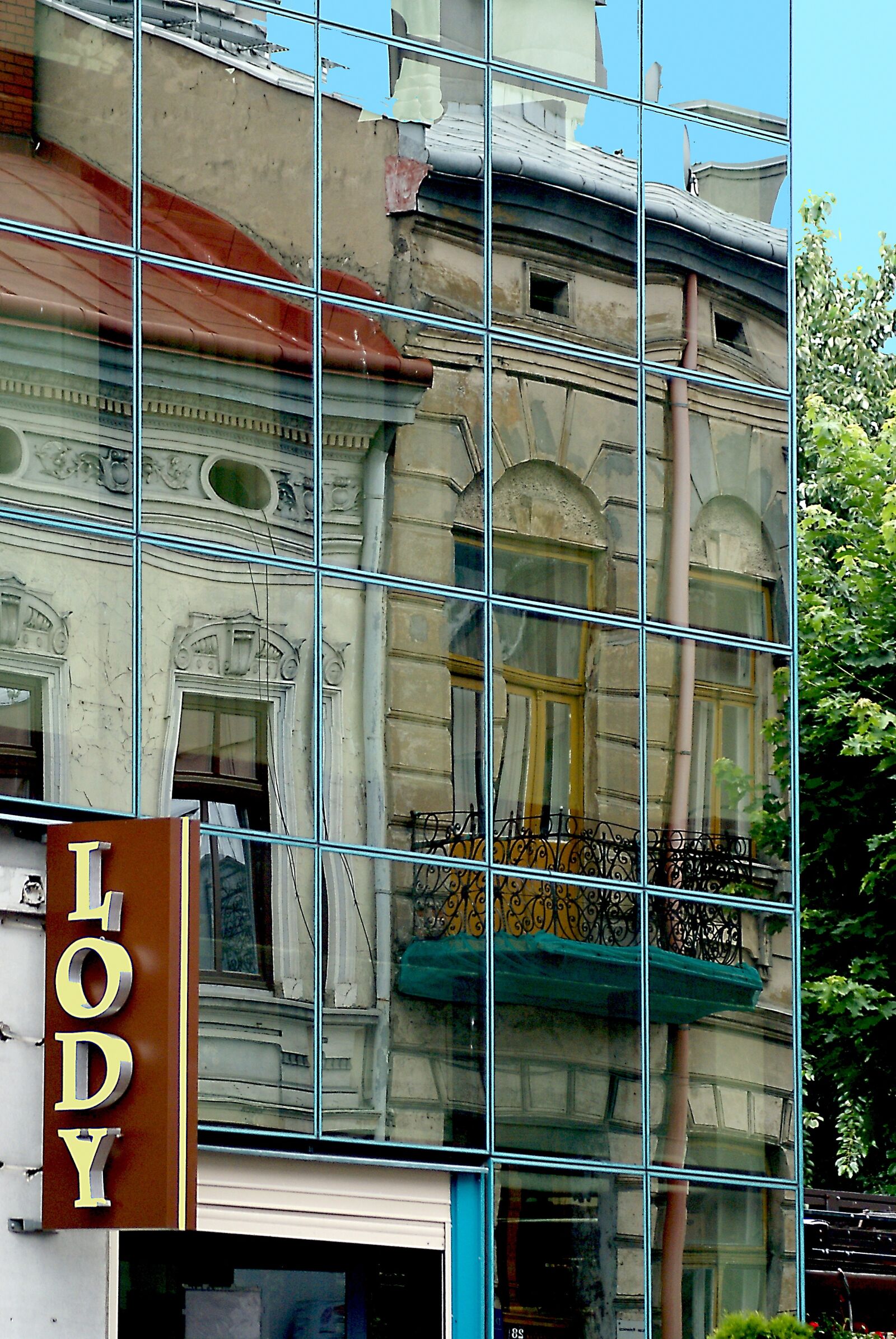 Sony Alpha DSLR-A100 sample photo. Glass, glass panes, glass photography