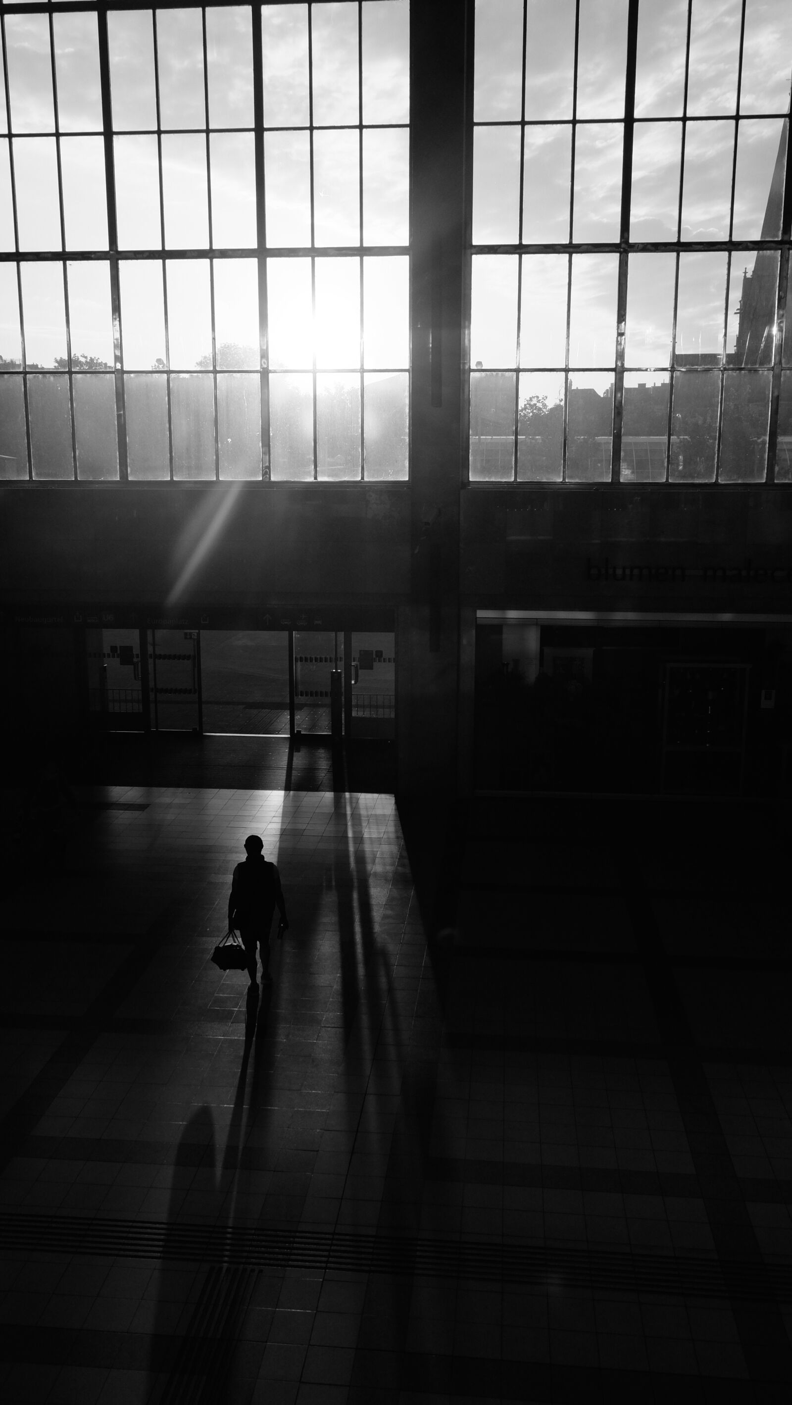 Fujifilm X-M1 sample photo. Black, and, white, city photography