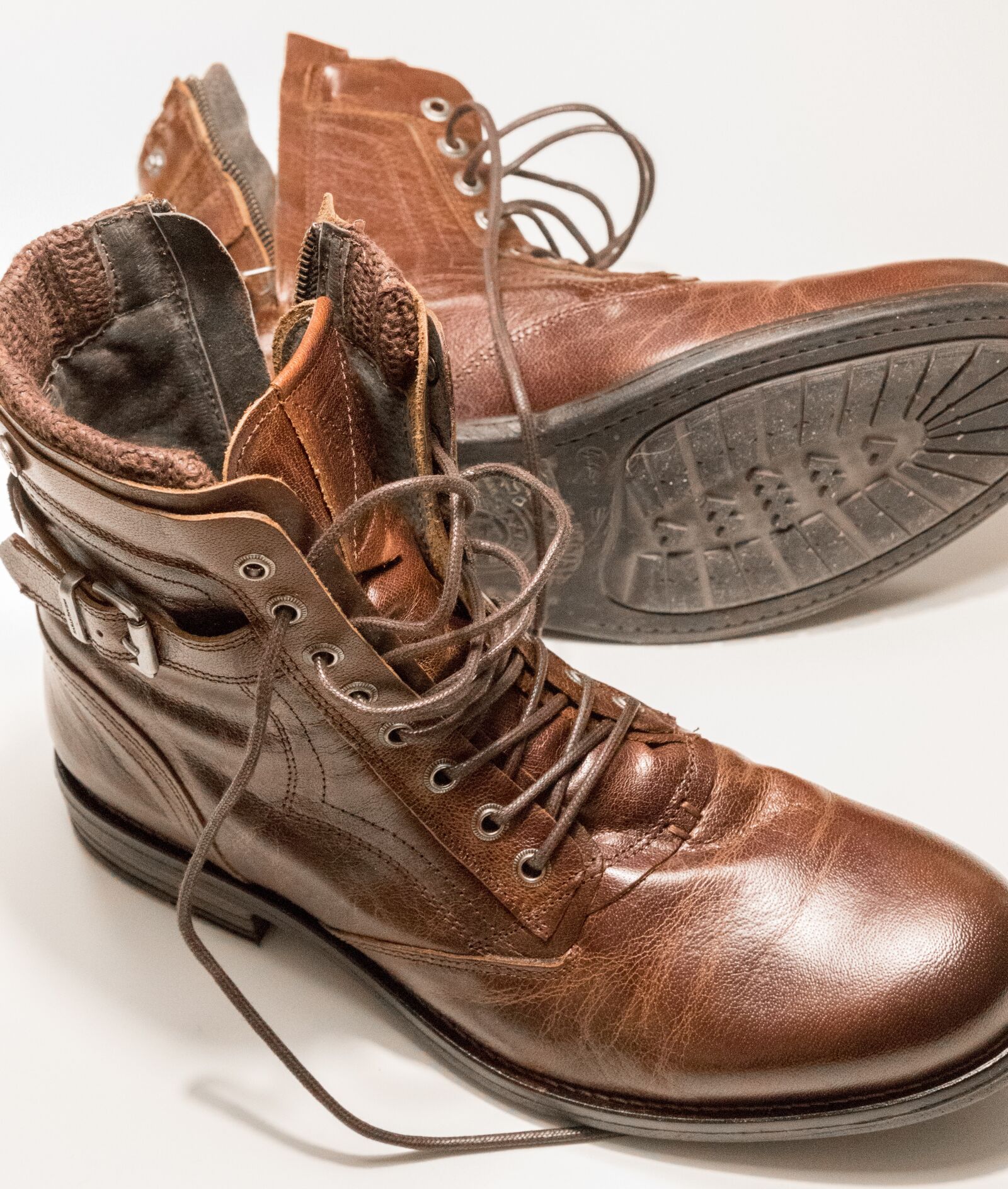 Canon EOS 7D Mark II sample photo. Shoes, leather, brown photography