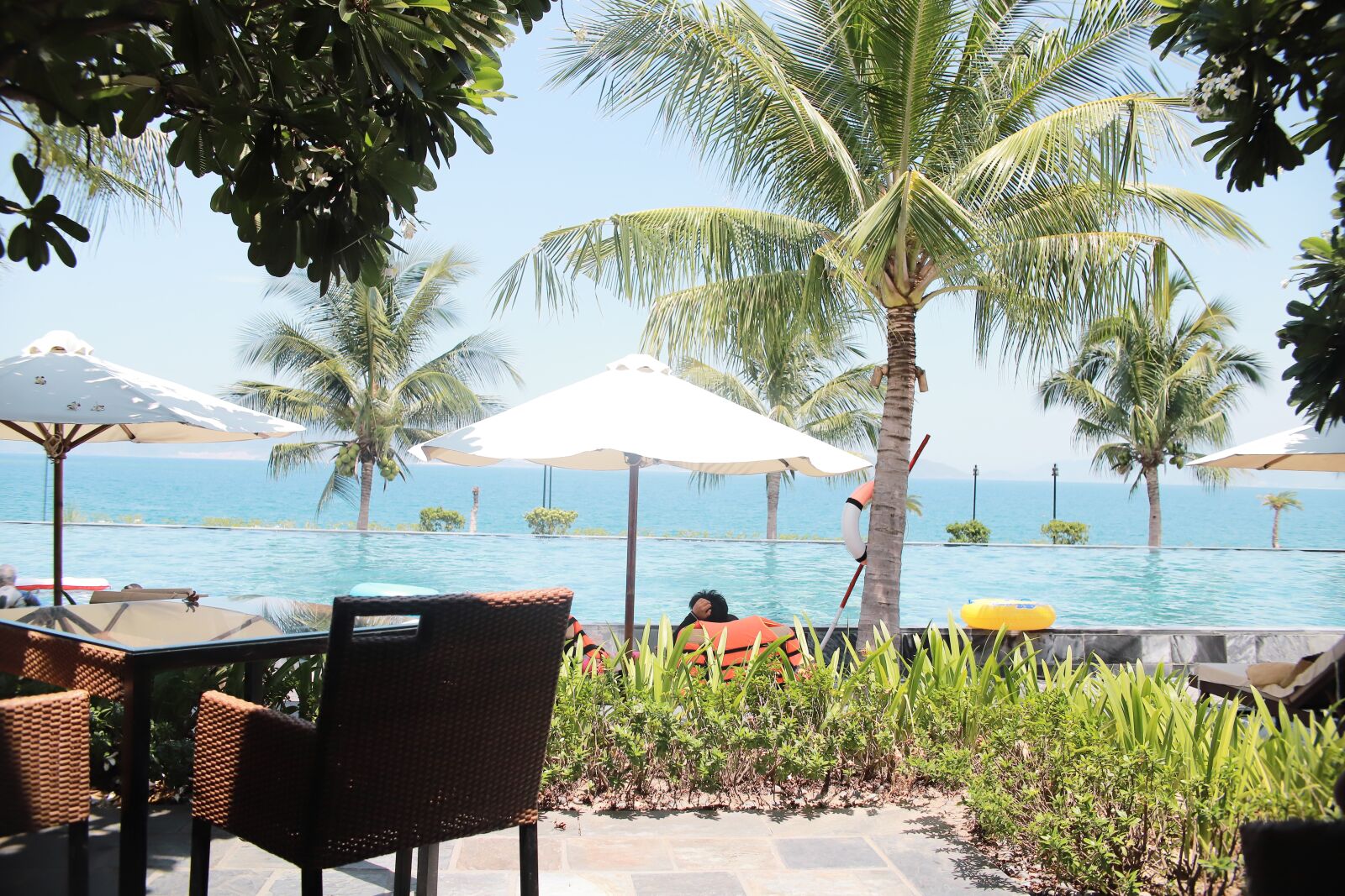 Canon EOS 6D Mark II sample photo. Morning, pool, travel photography