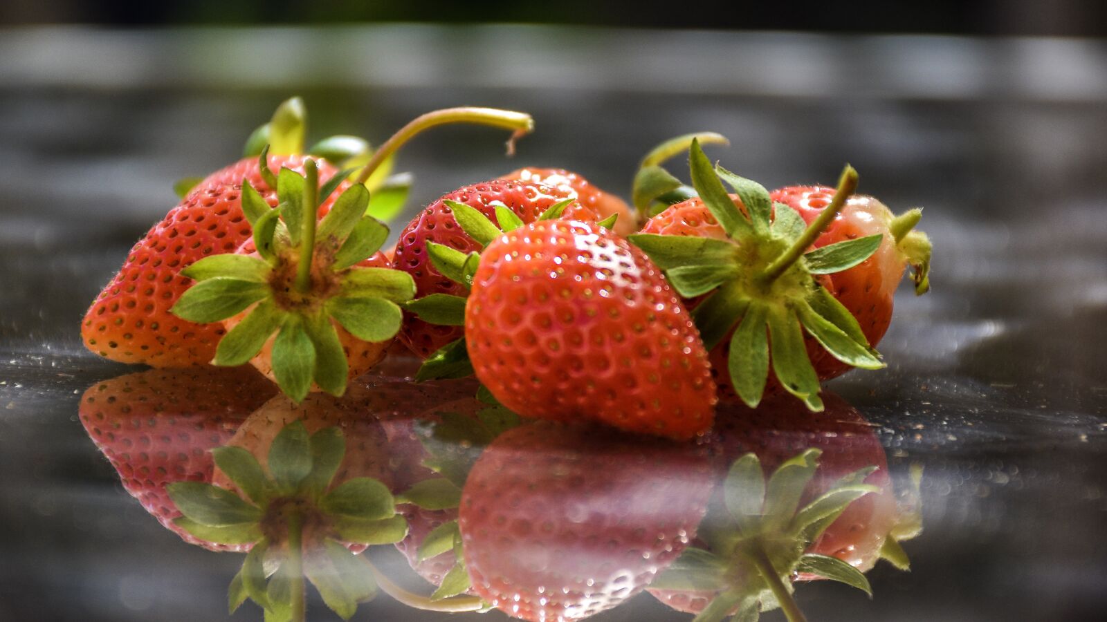 Nikon D5600 sample photo. Strawberries, berries, fr photography