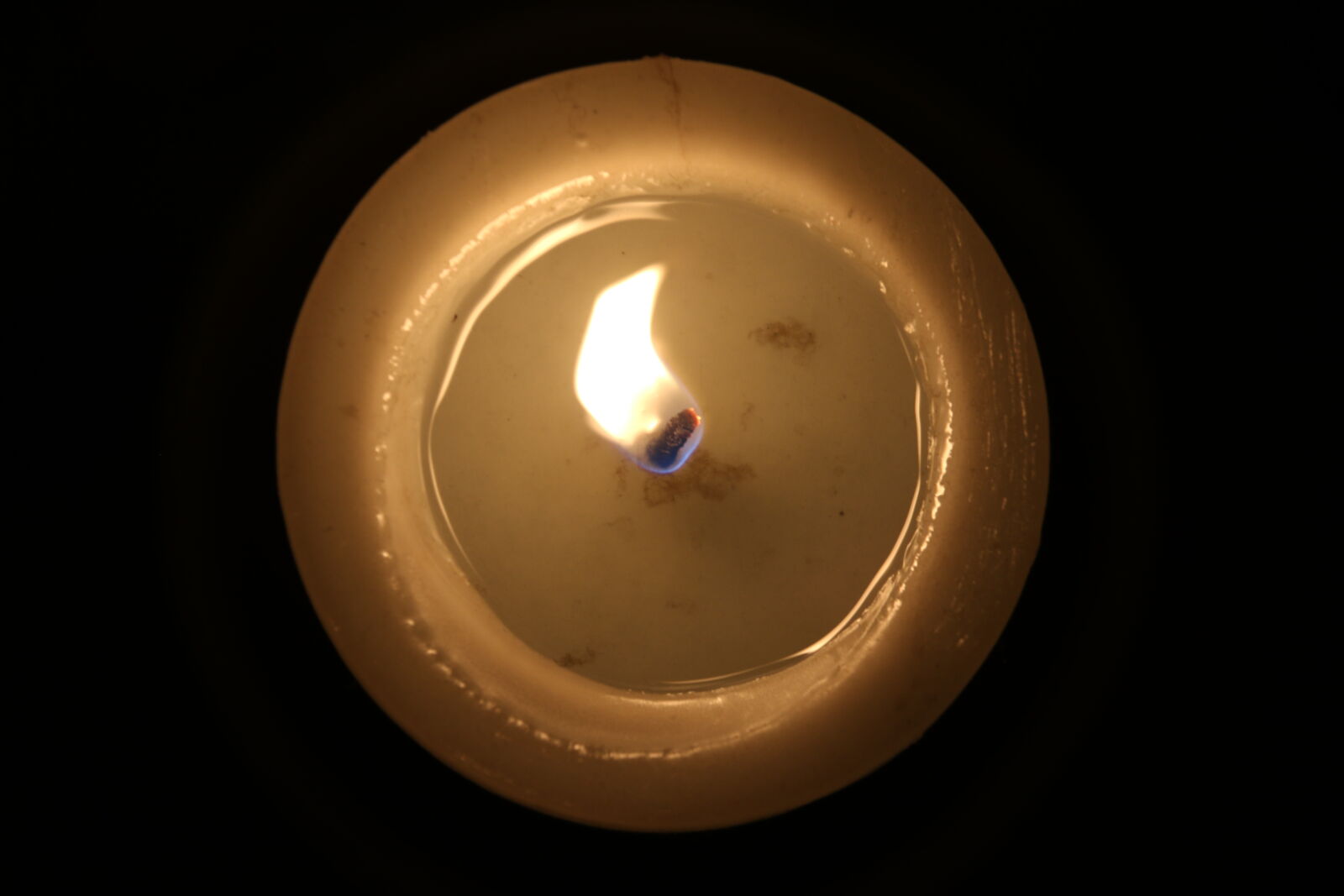Canon EOS 7D Mark II sample photo. Bright, burn, candle, date photography