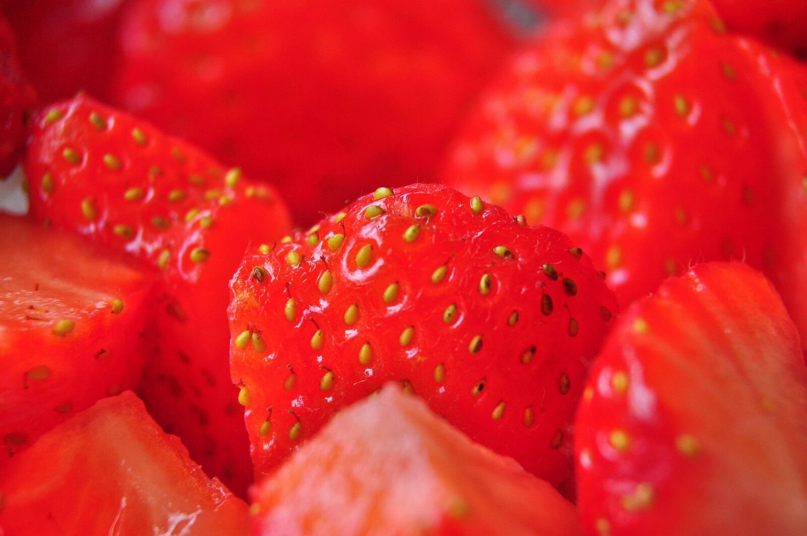 Nikon D5000 sample photo. Strawberries, red, fruit photography