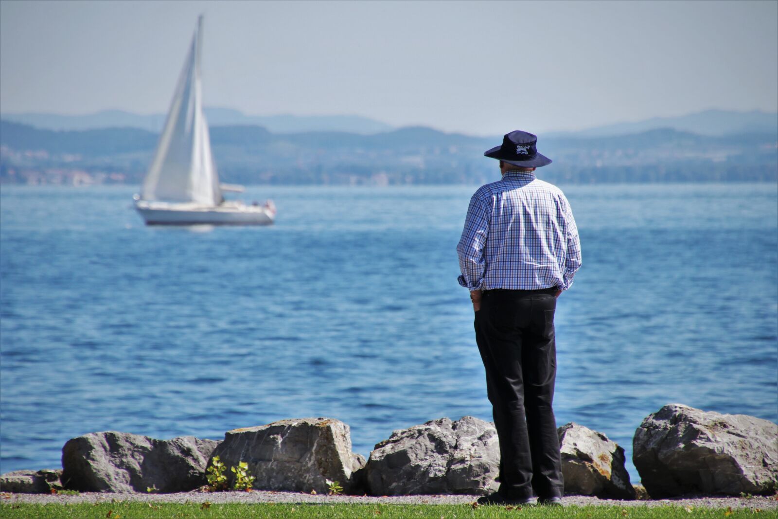 Canon EOS 80D sample photo. Senior, sail, lake photography