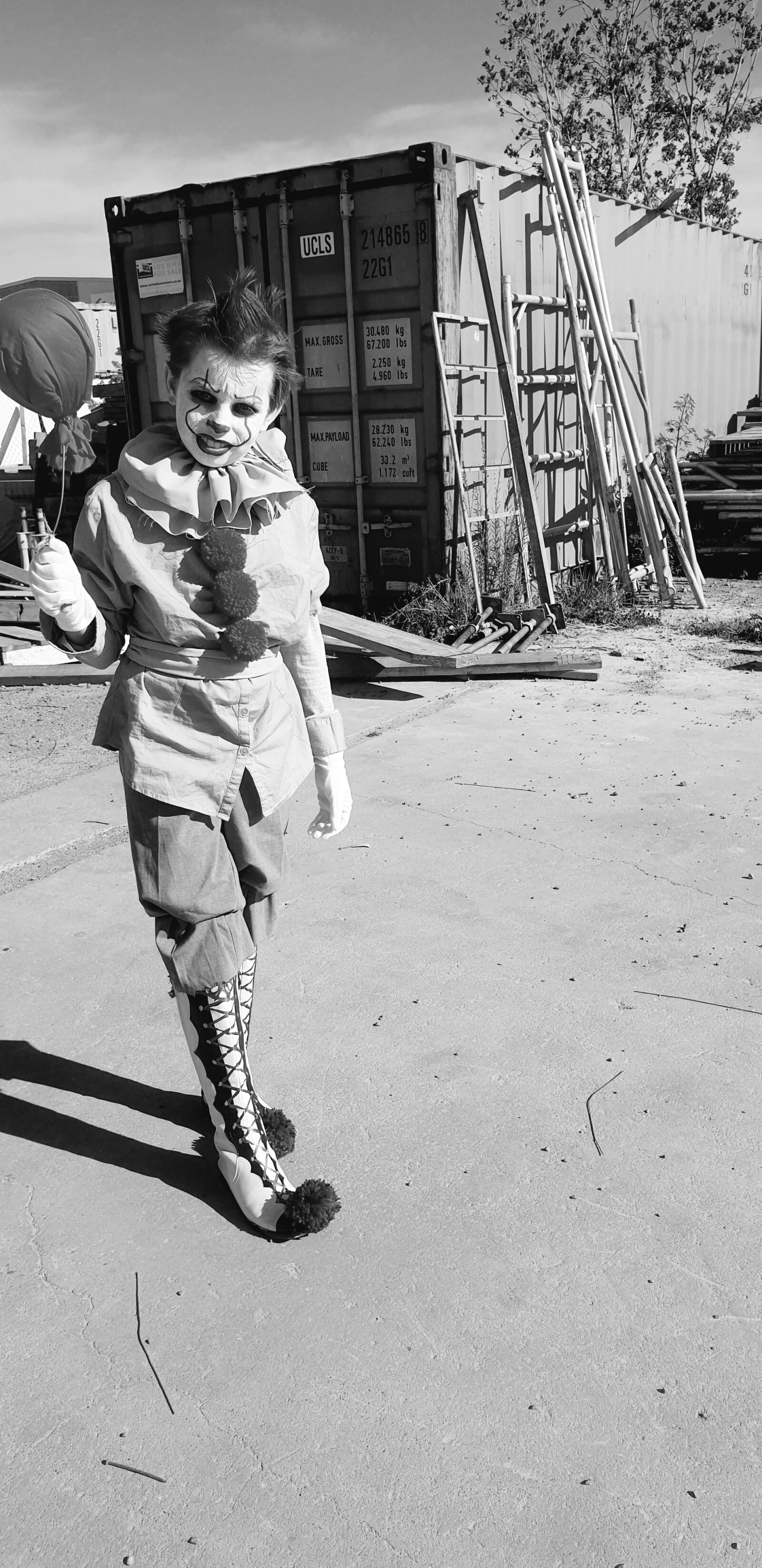 Samsung Galaxy S9 sample photo. Creepy, clown, pennywise photography