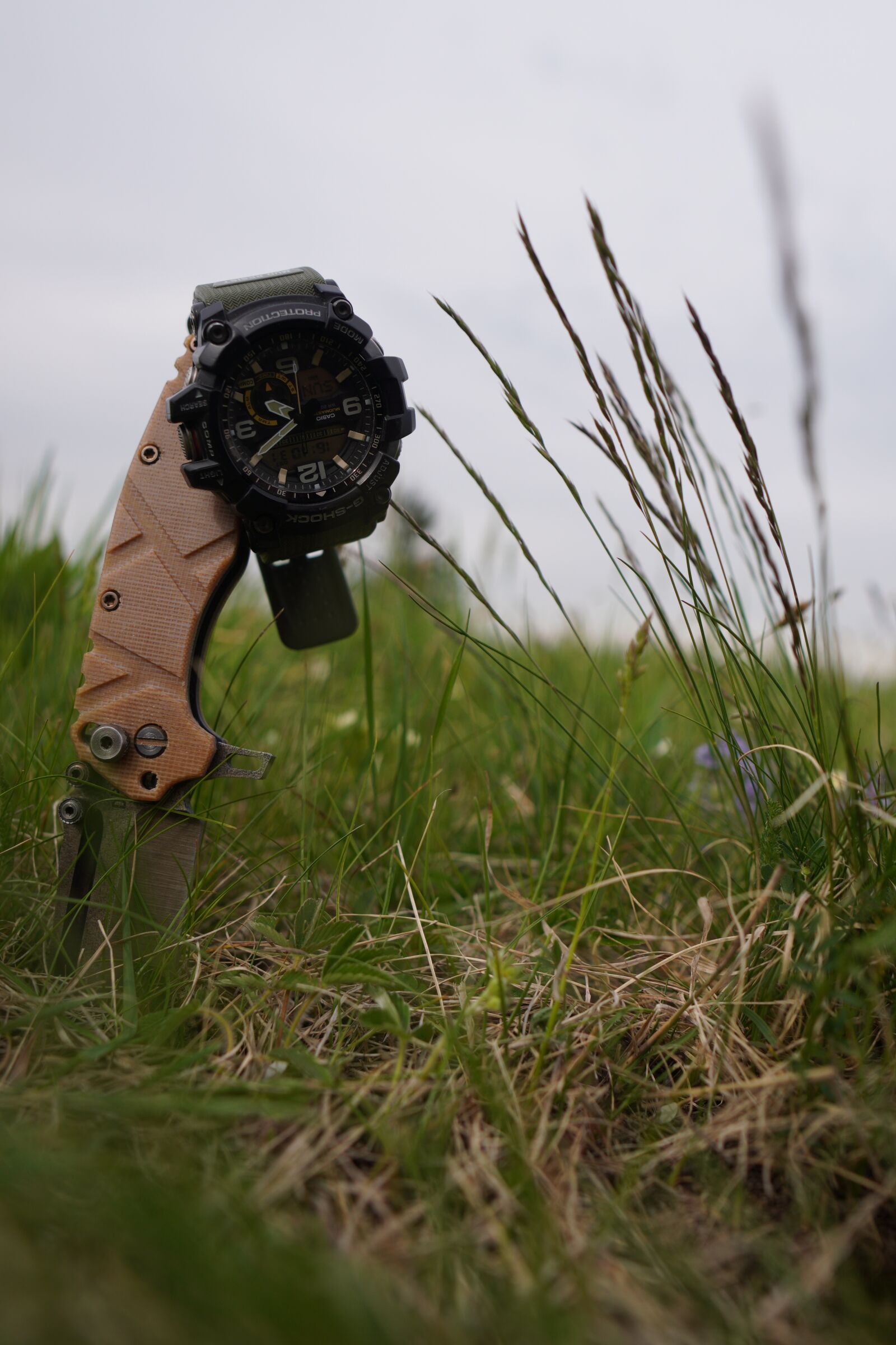 Sony a6400 + Sigma 16mm F1.4 DC DN | C sample photo. Casio, hours, a watch photography