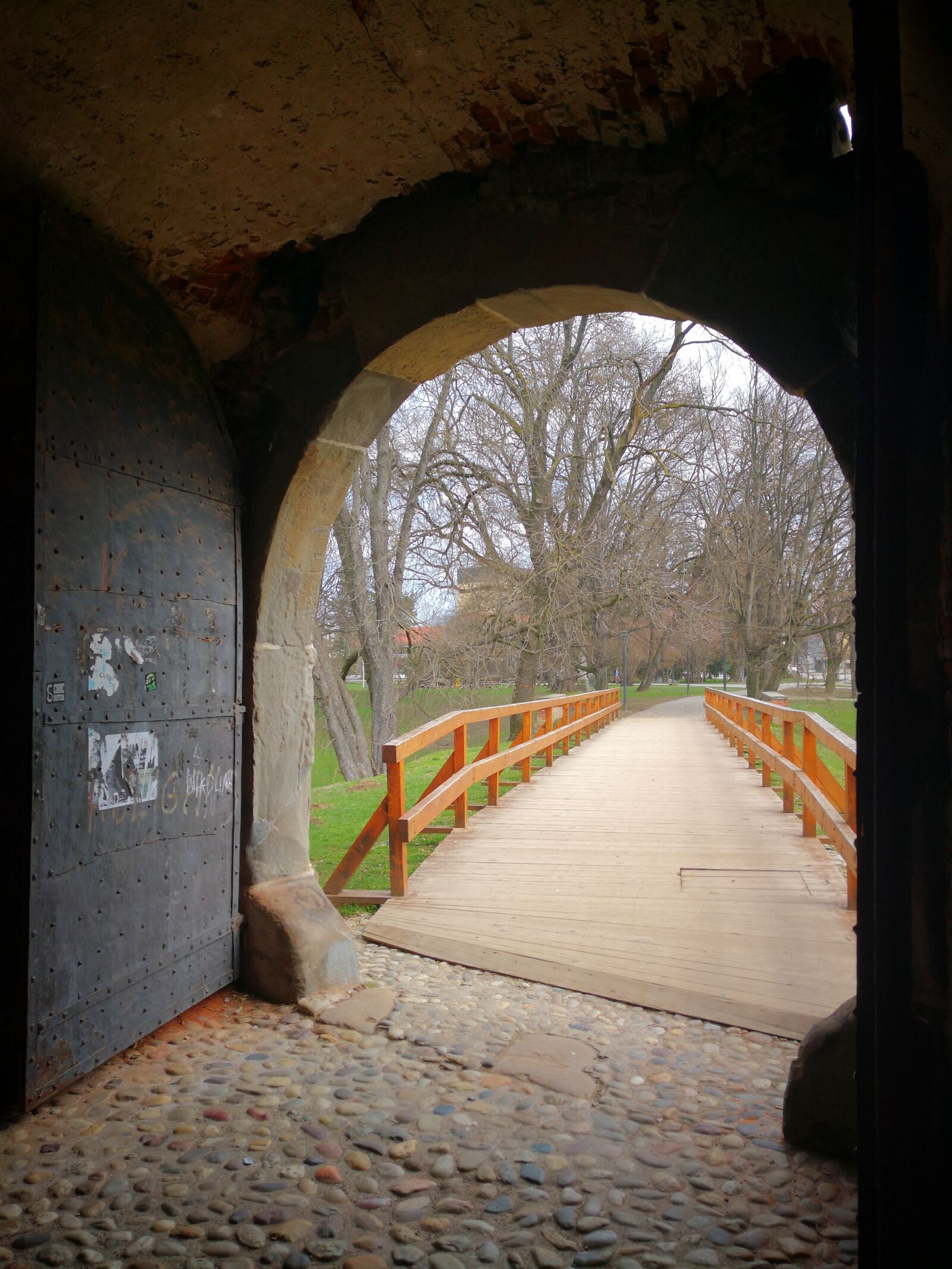 HUAWEI Mate 10 Pro sample photo. Architecture, arch, tunnel photography