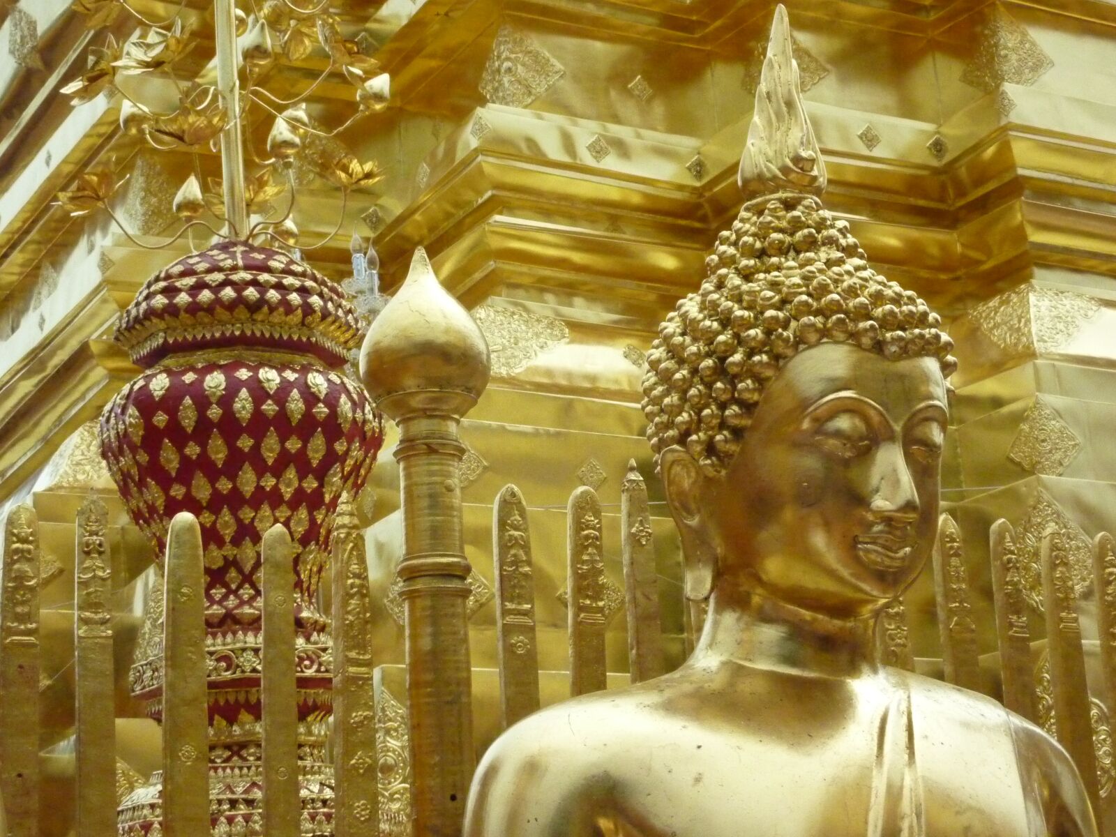 Panasonic DMC-TZ7 sample photo. Thailand, buddhist, golden photography