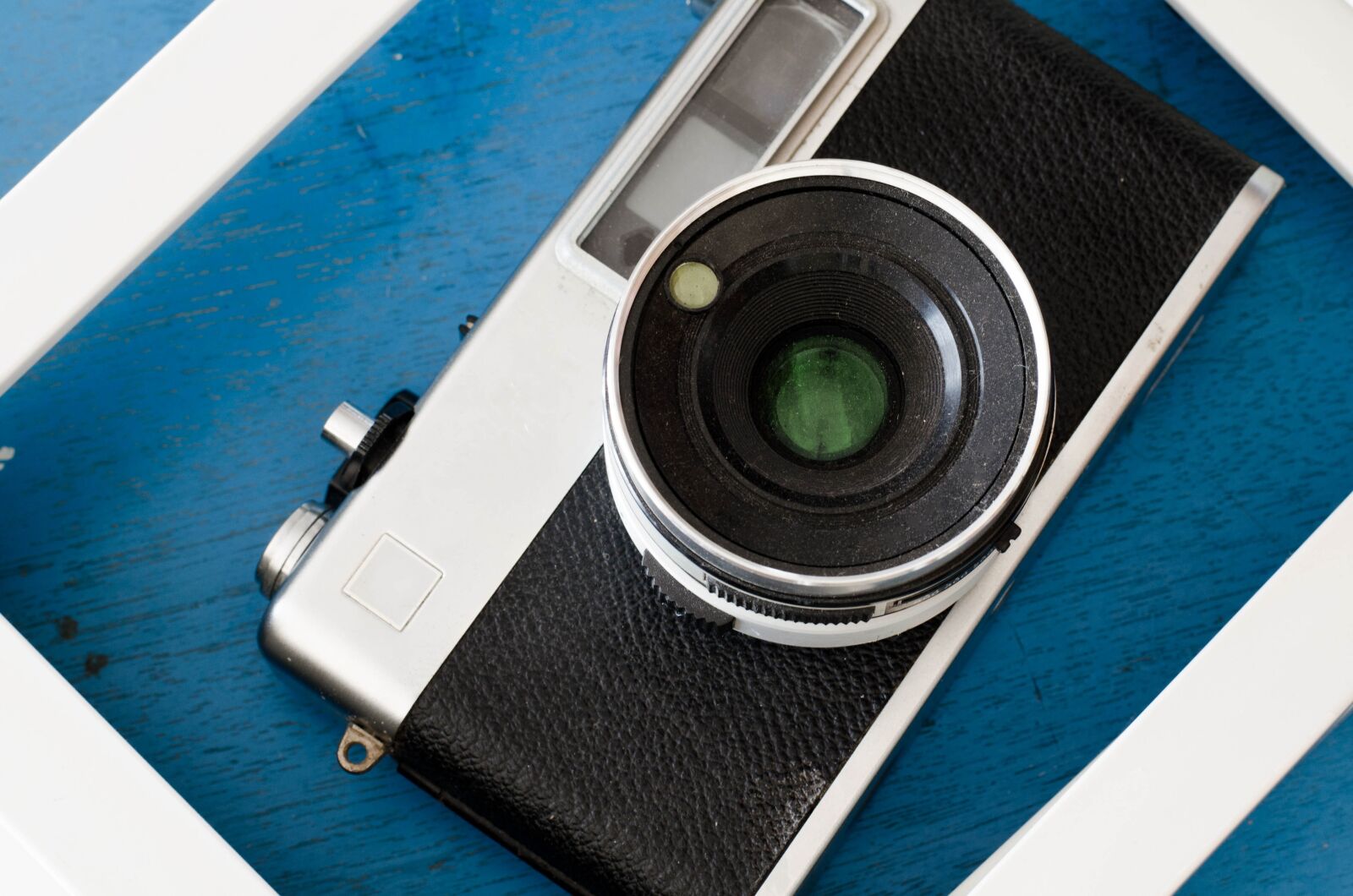 Nikon D5100 sample photo. Frame, old camera, film photography