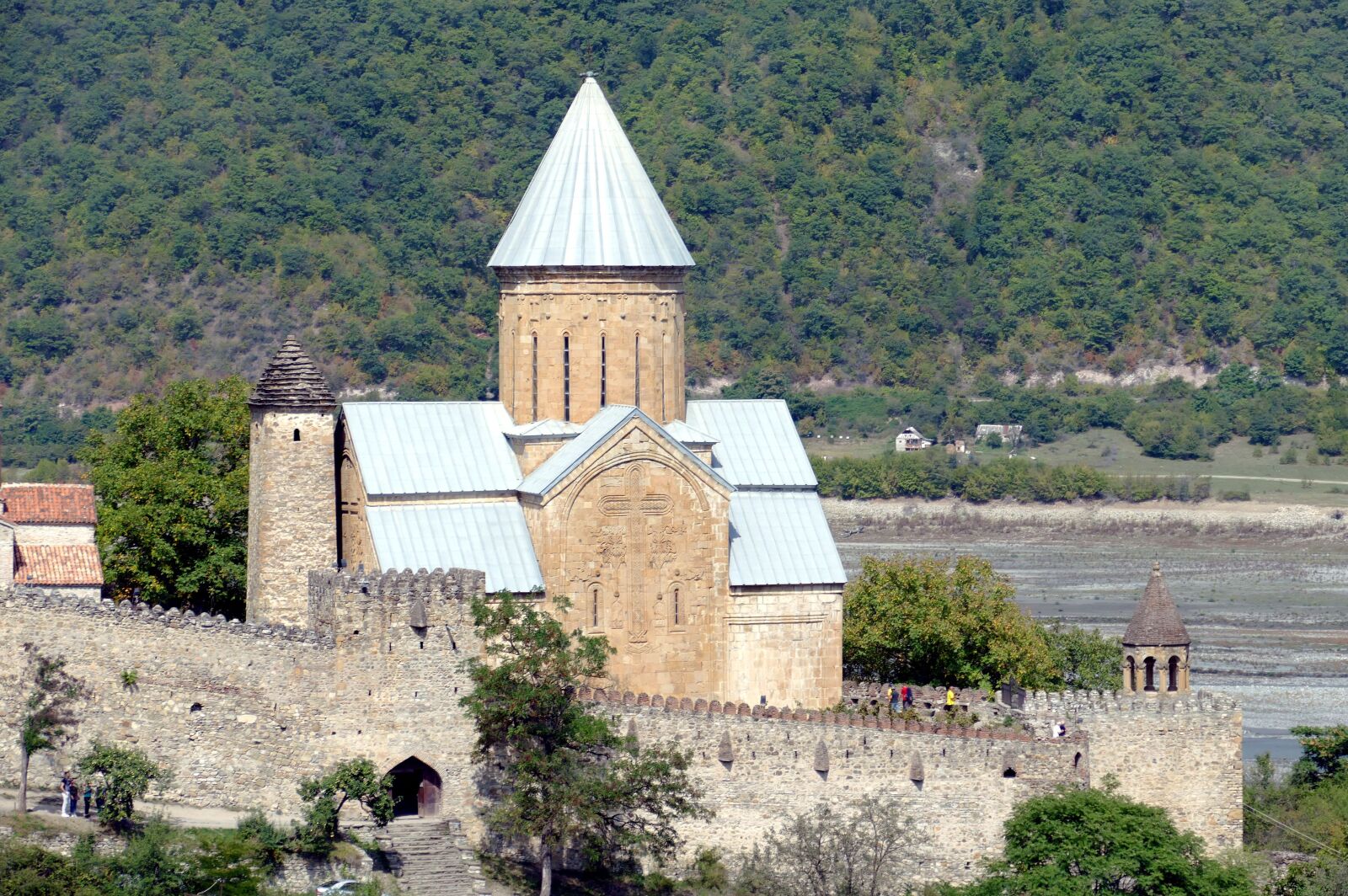 Panasonic Lumix DMC-FZ1000 sample photo. Georgia, monastery, church photography