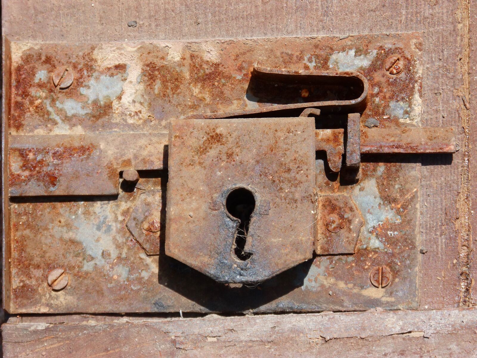 Panasonic DMC-FZ62 sample photo. Lock, bolt, door photography