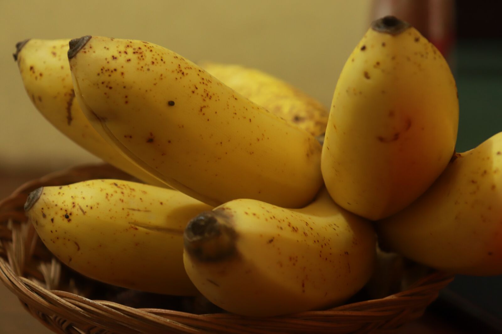 Canon EOS 800D (EOS Rebel T7i / EOS Kiss X9i) sample photo. Bananas, fruit, food photography