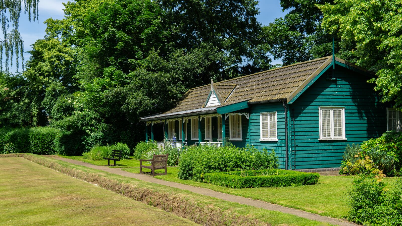 Sony a6000 sample photo. House, green, nature photography