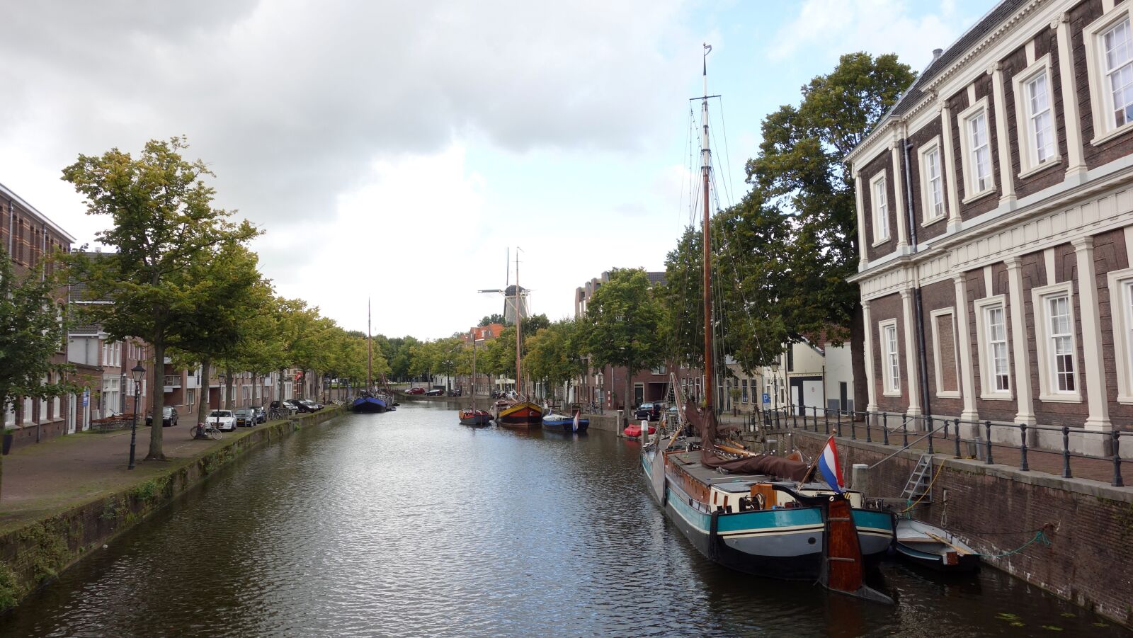 Sony Cyber-shot DSC-RX100 sample photo. Cityscape, canal, boats photography