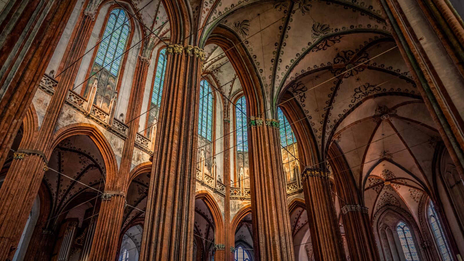 Sony a7 II + Sony FE 28-70mm F3.5-5.6 OSS sample photo. Church, chapel, window photography