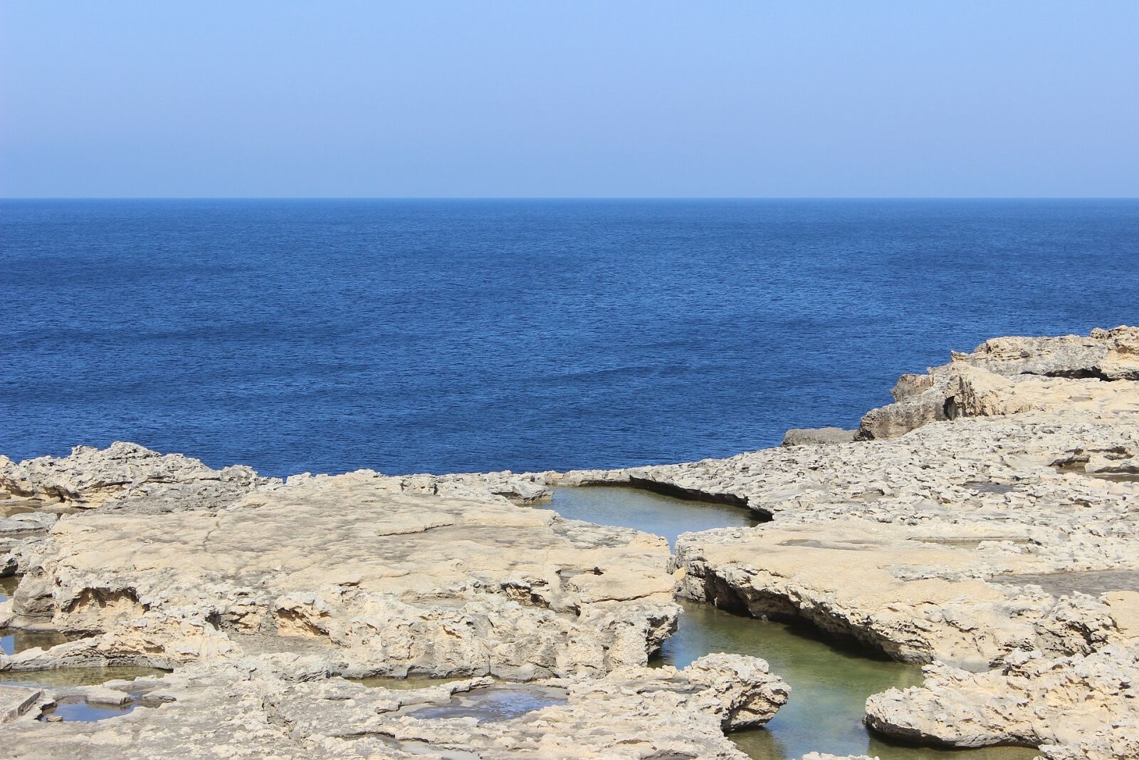 Canon EOS 600D (Rebel EOS T3i / EOS Kiss X5) sample photo. Coast, rock pool, sea photography