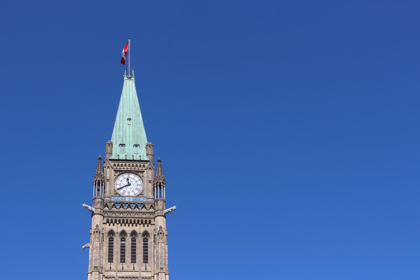 Canon EOS 700D (EOS Rebel T5i / EOS Kiss X7i) sample photo. Canada, canadian flag, parliament photography