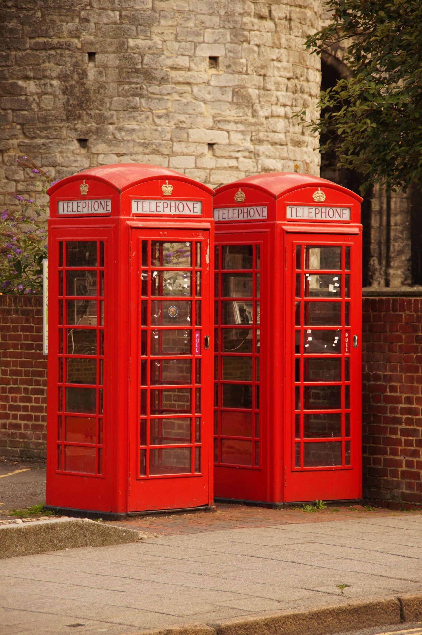 Sony SLT-A57 sample photo. Telephone, booth, red photography
